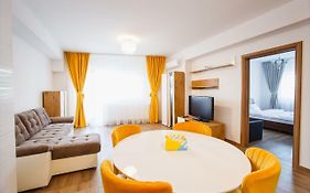 Spacious & Bright 2 Bedroom Central Apartment